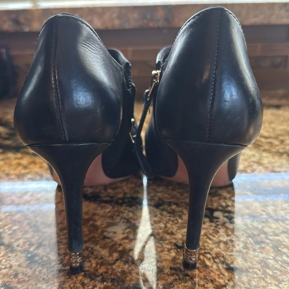 Tory Burch Chic Black Leather Ankle Boots w zippers‎